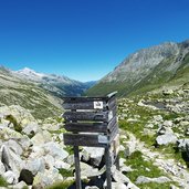 wegweiser und hochgebirgs naturpark zillertaler alpen