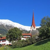 Passeiertal St Leonhard in Passeier Kirchturm Schnee Gipfel