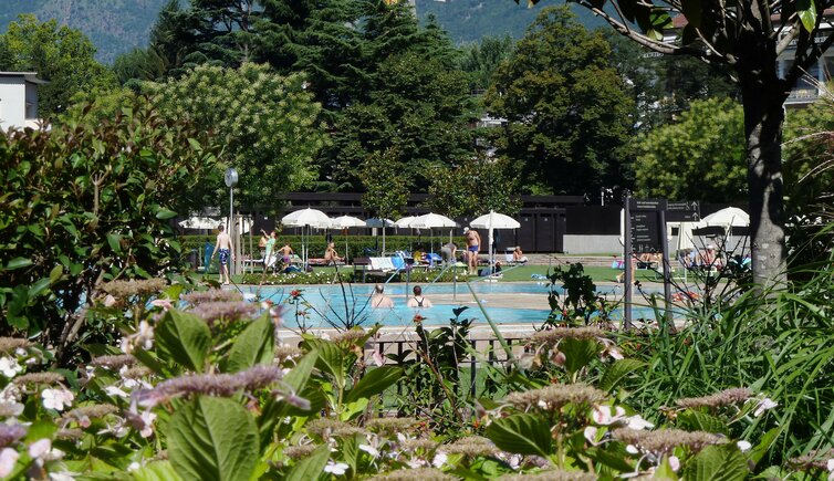 therme meran thermenpark pool schwimmbad freibad