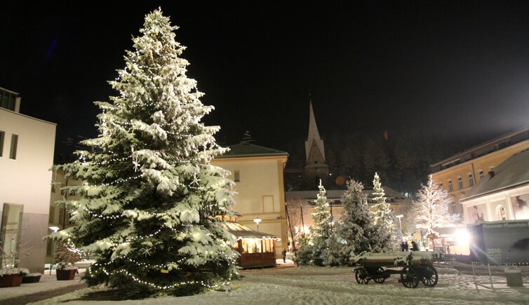 Christkindlmarkt Schnee Bruneck Weihnachtsbaum