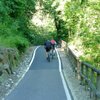 Non beginnt der Anstieg nach Eppan, es geht stetig leicht aufw&auml;rts. Foto: AT, &copy; Peer