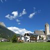 Unsere Rundtour um den Reschensee beginnt im Dorf Reschen am Nordufer. Foto: AT, &copy; Peer