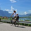 Wer hingegen bei Kreuzweg links abgebogen hat, erreicht den Kalterer See. Foto: AT, &copy; Peer