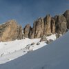 Die schroffen Dolomitenzacken pr&auml;gen das Landschaftsbild. Foto: BS, &copy; Peer