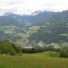 Blick auf das Eisacktal, das sich zu unseren F&uuml;&szlig;en ausbreitet. Foto: BS, &copy; Peer