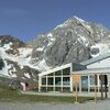Dietro di noi s’innalza il maestoso monte Gran Zebr&ugrave; - Foto: ED, &copy; Peer