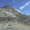 Da qui ci aspetta il tratto pi&ugrave; ripido dell’intera escursione: dal Passo del Madriccio il sentiero porta in zig-zag in salita lungo grossi massi alternati - Foto: ED, &copy; Peer