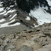 Solo alcuni metri ci dividono dalla cima del monte. Ecco la vista indietro sul Passo del Madriccio - Foto: ED, &copy; Peer