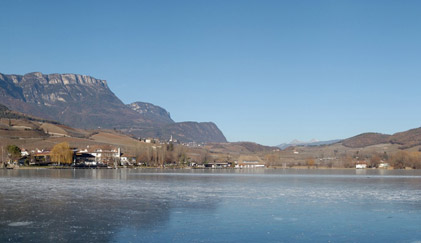 Der zugefrorene Kalterersee