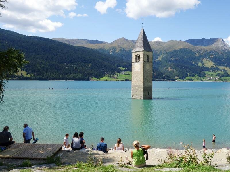 Campanile Nel Lago Di Resia Alto Adige Provincia Di Bolzano