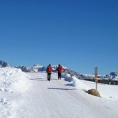winterwandern seiser alm bei hotel icaro winterwanderer