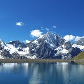 speichersee becken bei madritschhuette und ortlergruppe gran zebru