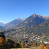 talblick aussicht richtung riffian kuens herbst