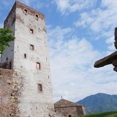 RS MMM Firmian Schloss Sigmundskron Mauern Innenhof Schloss