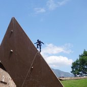 RS MMM Firmian Schloss Sigmundskron Eingang Bergsteiger