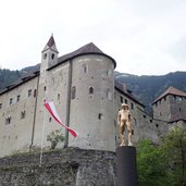 DSC Schloss Tirol Museum Schloss Fahne