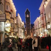 RS Christkindlmarkt Sterzing Zwoelferturm