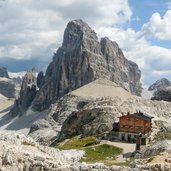 huettenwanderung im drei zinnen gebiet buellele joch huette rifugio pian di cengia Sandebuehel Zwoelferkofel Cima Dodici