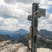 huettenwanderung im drei zinnen gebiet kreuz oberbachernspitze