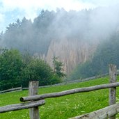 steinegg erdypramiden im nebel