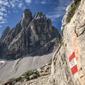 huettenwanderung im drei zinnen gebiet zwoelferkofel cima dodici croda dei toni weg