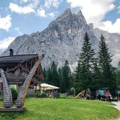 huettenwanderung im drei zinnen gebiet Talschlusshuette