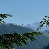 blick auf deutschnofen mit rosengarten