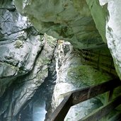 gilfenklamm im felsen