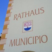 kurtinig gemeinde rathaus wappen municipio cortina all adige stemma