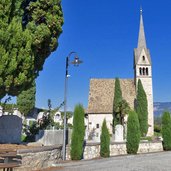 tramin st valentin kirche am friedhof