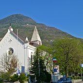 ausgangspunkt kirchplatz leifers