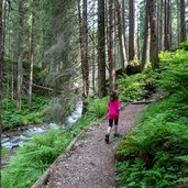 Gsieser Tal Eichhoernchenweg Kind Mensch