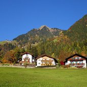 dorf tirol blick auf mutspitze