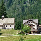 aldein ortsteil radein foelserhof mit kapelle