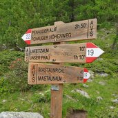 weg abstieg zur lafetz alm wegweiser