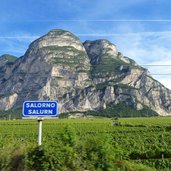 salurn blick auf fennberg von zug aus