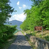 asphaltweg nach bozen ortsschild