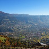 herbst aussicht ab muthoefe auf dorf tirol und etschtal fr