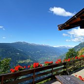 dorf tirol mut gasthaus steinegg ausblick vinschgau