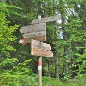 forstweg leadner alm zur voeraner alm wegweiser