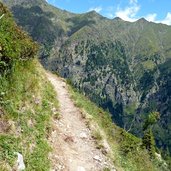 wanderweg spronsertal nr rechts hahnenkamm