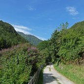 weg durch das schalderer tal