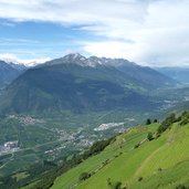 blick auf vinschgau bei latsch und martell ortler