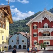 St Ulrich Groeden Dorfzentrum Cavallino Bianco