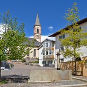 aldein dorfplatz und kirche