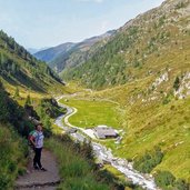 salita verso lahneralm con kehreralm sullo sfondo