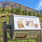 Meraner Hoehenweg Nord Mitterkaser infotafel Kaeseherstellung