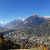 talblick aussicht richtung riffian kuens herbst