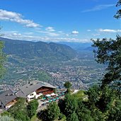 dorf tirol blick auf hochmuth bergstation und