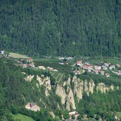 dorf tirol erdpyramiden bei kuens